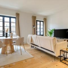 Art Deco 23 Luxury 2BR Apartment Downtown Metro AC