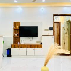 Private Luxury 1 BHK with AC and 2 bath at Brookfield