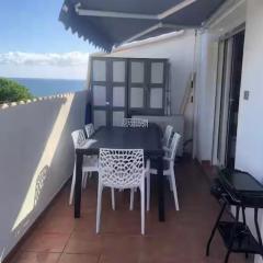 Appartement avec piscine vue mer et montagne