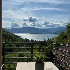 Il sorriso del lago