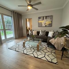 Serene waterfront escape! Luxury, King bed!