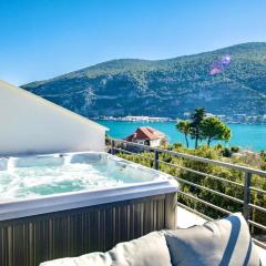 Mokos Modern Suite with Sea View and Jacuzzi