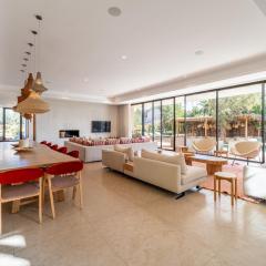 Villa Aila Elegant 6 Bedrooms Spa, Cinema Pool