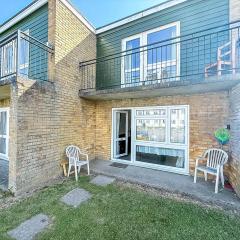 8 Berth Chalet To Hire At Bermuda Holiday Park Nearby Hemsby Beach Ref 18192B