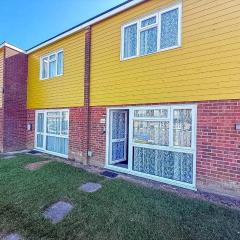 Lovely 5 Berth Chalet In The Coastal Village Of Hemsby Ref 18164B