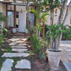 Casa praiana em condominio com lazer