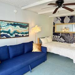 Cozy condo steps from the ocean and Seacrets