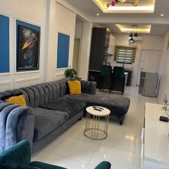 2 Bedroom Luxury Apt with Pool & Jacuzzi