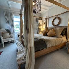 The Hidden Gem in Cambridge - One to Two Bedroom Suite
