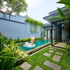 Seminyak Icon - by Karaniya Experience - CHSE certified