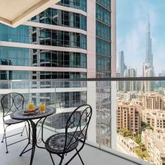 Full Burj Khalifa View - 9 min Walk to Dubai Mall - SwimingPool - Downtown