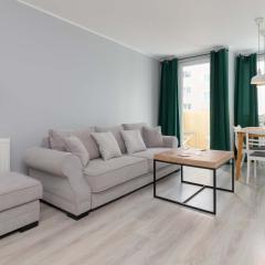 Bright Apartment Close To The Beach by Noclegi Renters
