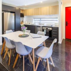 Modern 4BR in Riccarton, Walk to Mall & Park