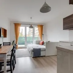 Brand-new, equipped studio near the metro