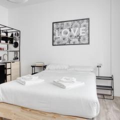 JOIVY Stylish Double Studios near Metro Station