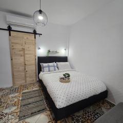 Kiki's comfort stay in West Athens