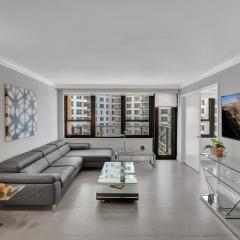 Beautiful Ocean View Condo with Resort Amenities, Pools, Sauna and Gym 711