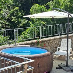 House Tia with Jacuzzi and BBQ in a Green Oasis