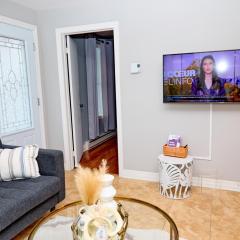 Escapade Familiale - décorée avec amour -Jardin privé bbq, accès facile et autonome, parking gratuit - intimité -Netflix- Maison adorée par les voyageurs-Dispo limitée