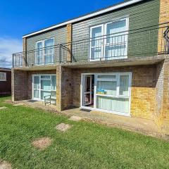 Lovely 4 Berth Chalet To Hire In Hemsby Nearby The Beach Ref 18177B