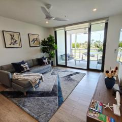 Luxury 3BR, 2BA Unit with Pool & BBQ in Gold Coast