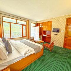 Hotel Alpine Near Mall Road Manali