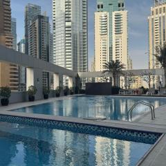 Modern 1BR with Balcony, Pool and Gym, Dubai Marina