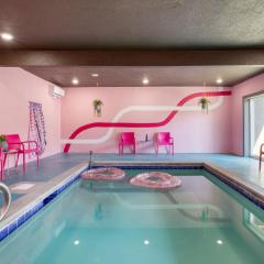 Pink Pines by AvantStay Luxury Aesthetic Dream Home Indoor Pool Hot Tub