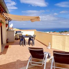 Attico con ampio terrazzo e vista mozzafiato vicino il mare