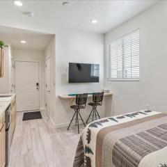 Studio Unit Shared Hot Tub & Fully Fenced Yard