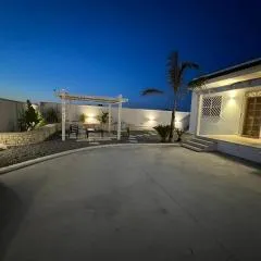 Salento Villa Cice, AC - WiFi - BBQ - parcheggio privato, due unità abitative indipendenti e giardino a due passi dal mare