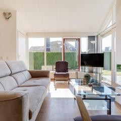 Kievit I Spacious Bungalow with Fine Garden