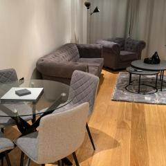 Riverfront: 2 Bed in London - Parking