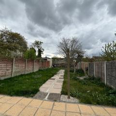 Spacious 4BD Home with Large Garden East London