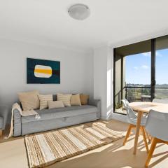 KozyGuru | Haymarket | Cozy 2-Bedroom Apartment