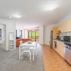 KozyGuru | Redfern | Cozy Apt near Train Station