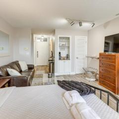 8 Mi to Traverse City Bayside Couples Retreat