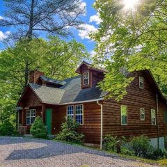 Laurel Cottage, 560 FREE tickets each paid day, Hot Tub, Pool Table!
