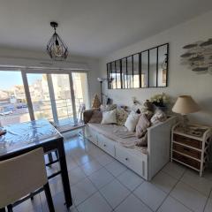 Appartement à 50m de la plage avec parking et Wi-Fi - FR-1-482-155