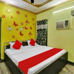 PREMIUM THE BEST HOTEL Near Railway Station - Wifi and Fully Air Conditioning Room - Prime Location - Room Service and Excellent Customer Service Awarded