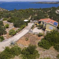 Awesome Home In Sali With Wifi