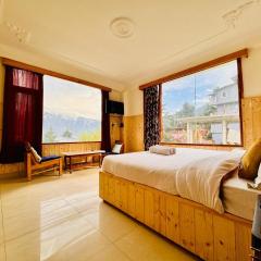 Hotel Suraj Inn ,near Hadimba Devi Temple ! Rooftop Restaurant ! Personal Parking