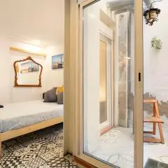 Barcelona Studios with private kitchen, toilet & shower 20min from the center 5min to the beach