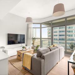 Dubai Marina Luxury 2BR with Pool, Gym & Near JBR Beach, Metro