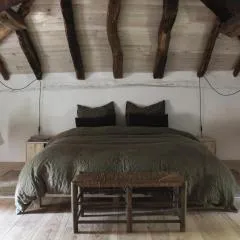 VESTIGES, ancien corps de ferme rénové selon l'esprit wabi-sabi