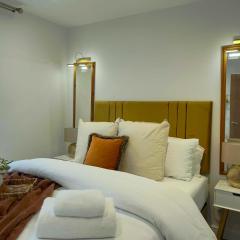 ELIM SUITE Cozy Winter Escape 1bed Apartment, Free Parking, Wifi Sleeps 2-3 people