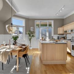 Lovely city center apartment with amazing views and free parking!