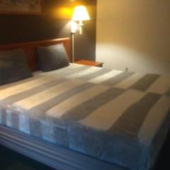 King Bed Hotel Studio 138