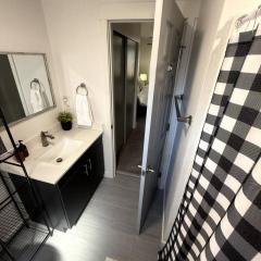 No Chores Silver Suite Near Downtown