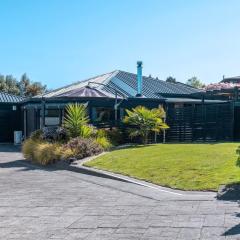 Te Aroha Whare, Cozy 3BR Retreat With Garage and BBQ